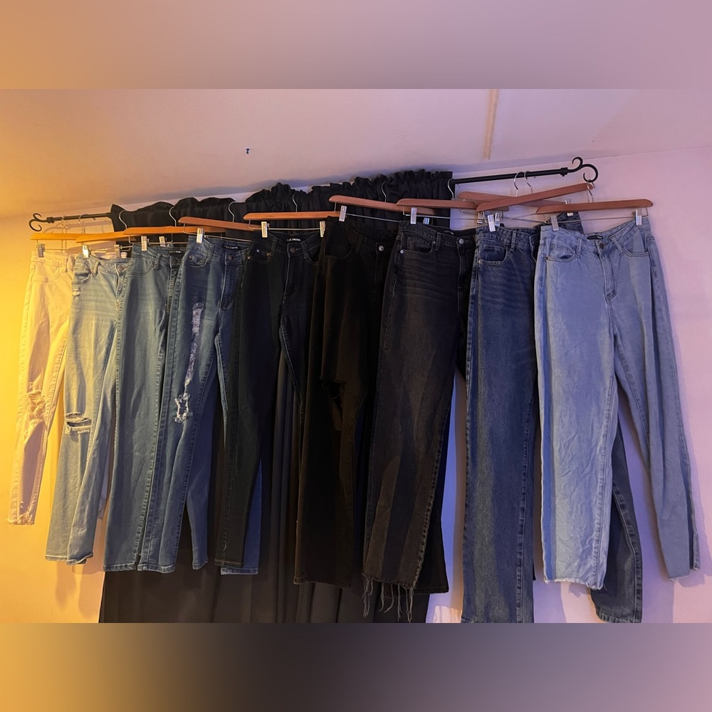Jeans fashion nova or american eagle.